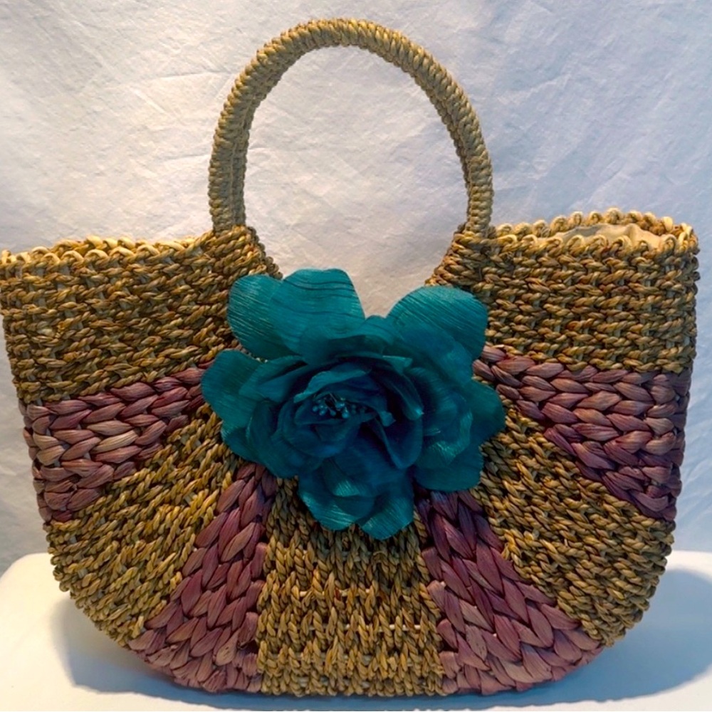 Elegant Woven Tote with Floral Accent